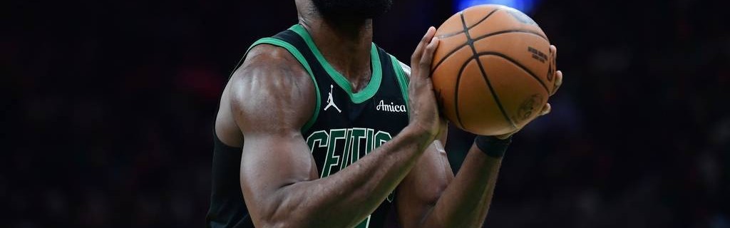 杰伦-布朗接受右膝关节镜手术 季后赛曾带伤出战