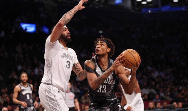 浓眉复出轻松12分丁威迪16+12 独行侠送篮网4连败