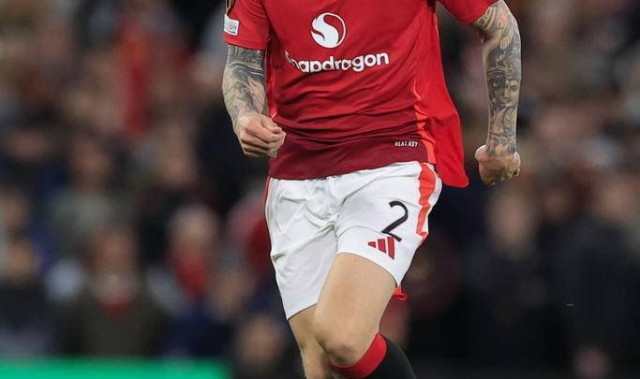 曼联7号的怒吼！芒特独造2球掀翻毕包，欧联杯冠军是他最后的遮羞布？