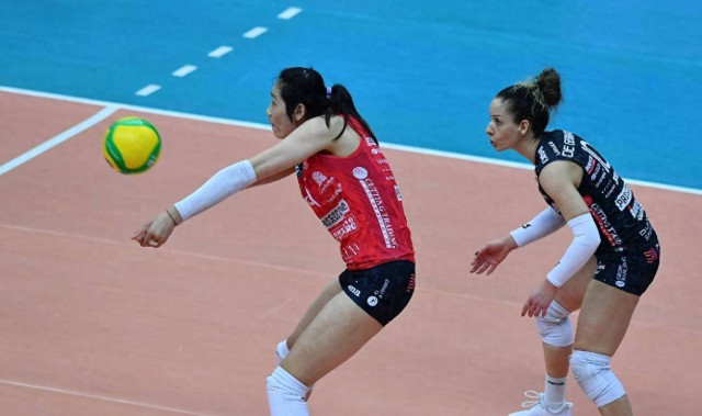 朱婷冲击意甲首冠！距离赛季全满贯仅差两环，再度登上国际排联海报