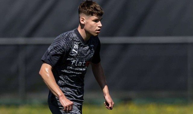 21岁德甲后防小将横空出世，新一代德国希望星，3大英超豪门疯抢