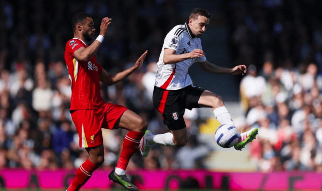 2-3大冷门！利物浦全队梦游：范迪克琼斯双双乌龙助攻 26轮不败终结