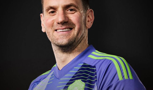 曼联本周官宣39岁门将续约！4000万粉碎大马丁红魔梦，奥纳纳不走买不起