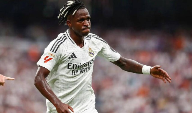 度假推迟续约！皇马巨星面临豪门追逐，年薪达2亿令姆巴佩望尘莫及