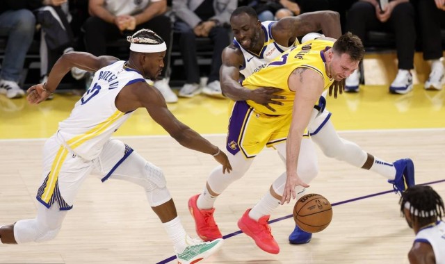 库里37+6詹姆斯33+5+9 勇士拒绝横扫力克湖人
