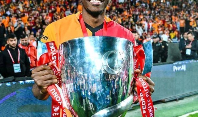 穆里尼奥压力倍增！7500万欧创土超纪录，加拉塔萨雷豪购奥斯梅恩