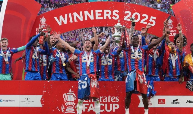 破荒年？凯恩捧杯+范志毅老东家120年首冠 巴黎热刺？