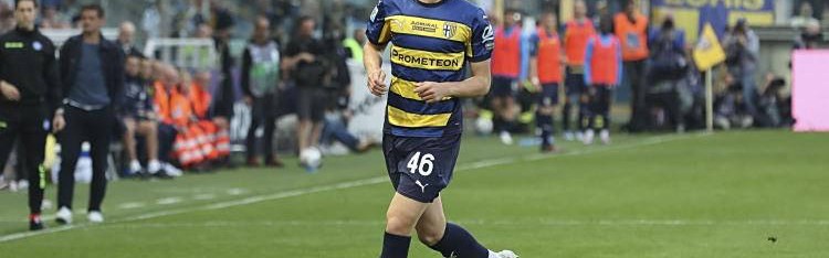 意甲动态一览：阿莱格里给莱奥新角色，国米强烈追逐18岁潜力新星