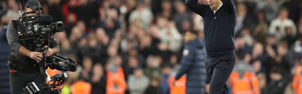 颁奖杯，开香槟！同城死敌送大礼，阿森纳遭平再丢分，利物浦躺冠