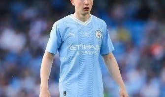 太阳报：桑德兰有意曼城19岁中场小将查理-格雷